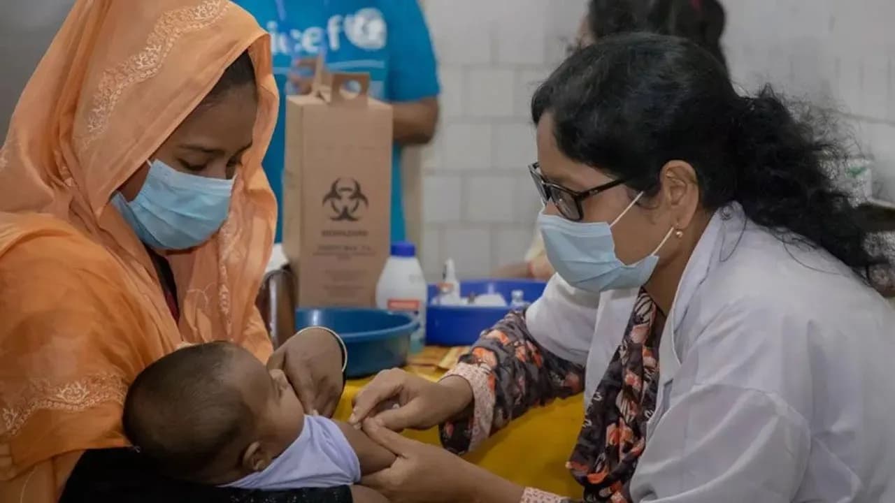 শিশুকে কখন কোন টিকা দেবেন