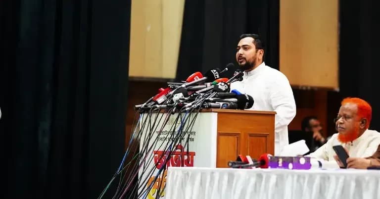 'সংকটের সুরাহা করেন, নাহলে পরিণতি ভোগ করতে হবে': নাহিদ