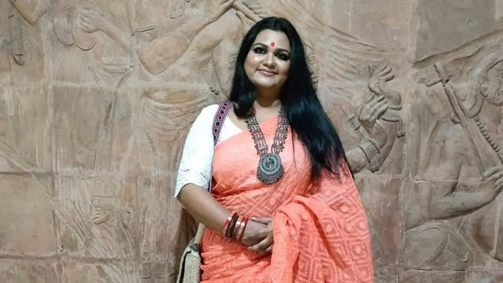 ধর্মীয় সম্প্রীতি বিনষ্টকারীদের শাস্তির দাবি তুললেন মনিরা রওনক বুবলি