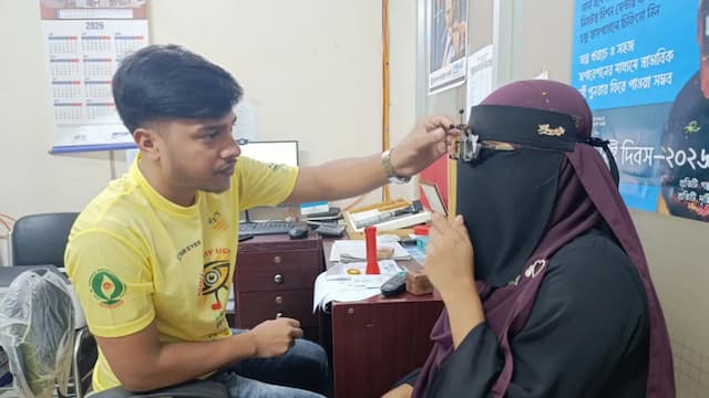 বিশ্ব দৃষ্টি দিবসে তাড়াইলে বিনামূল্যে চক্ষু চিকিৎসা
