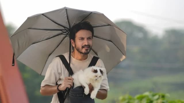 রহস্যময়  চরিত্রে ইয়াশ রোহান