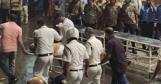 কলকাতার পূজামণ্ডপে পদদলিত হয়ে নিহত বেড়ে ১৯