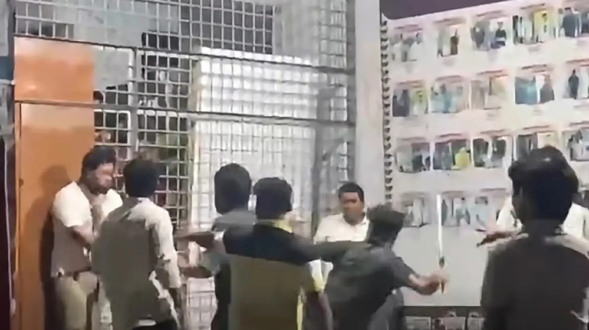 রাবিতে সাংবাদিক-শিক্ষার্থী আহতের ঘটনায় উত্তাল ক্যাম্পাস