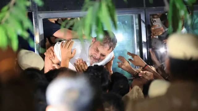 রাহুল ও প্রিয়াঙ্কা গান্ধী আবারও আটক