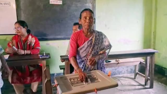 মির্জা ফখরুলের ছেড়ে দেওয়া আসনে ভোটগ্রহণ চলছে