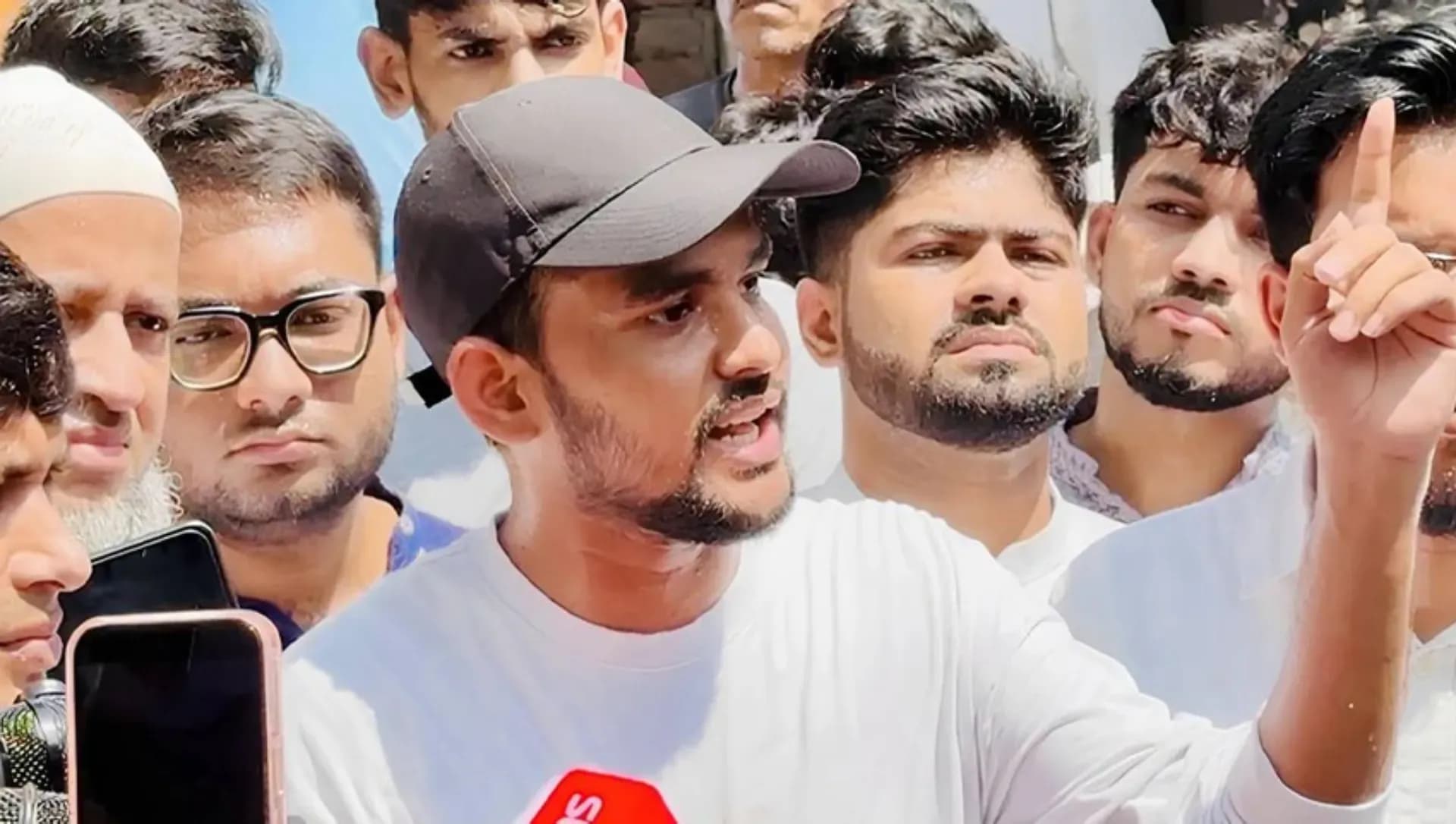রাড্ডা ক্লিনিক দখল করতে দেওয়া হবে না : আসিফ মাহমুদ