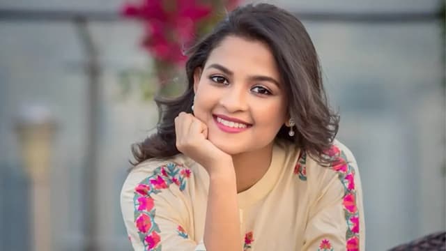 যে কারণে নাটকে ব্যস্ততা কমিয়েছেন সাদিয়া আয়মান