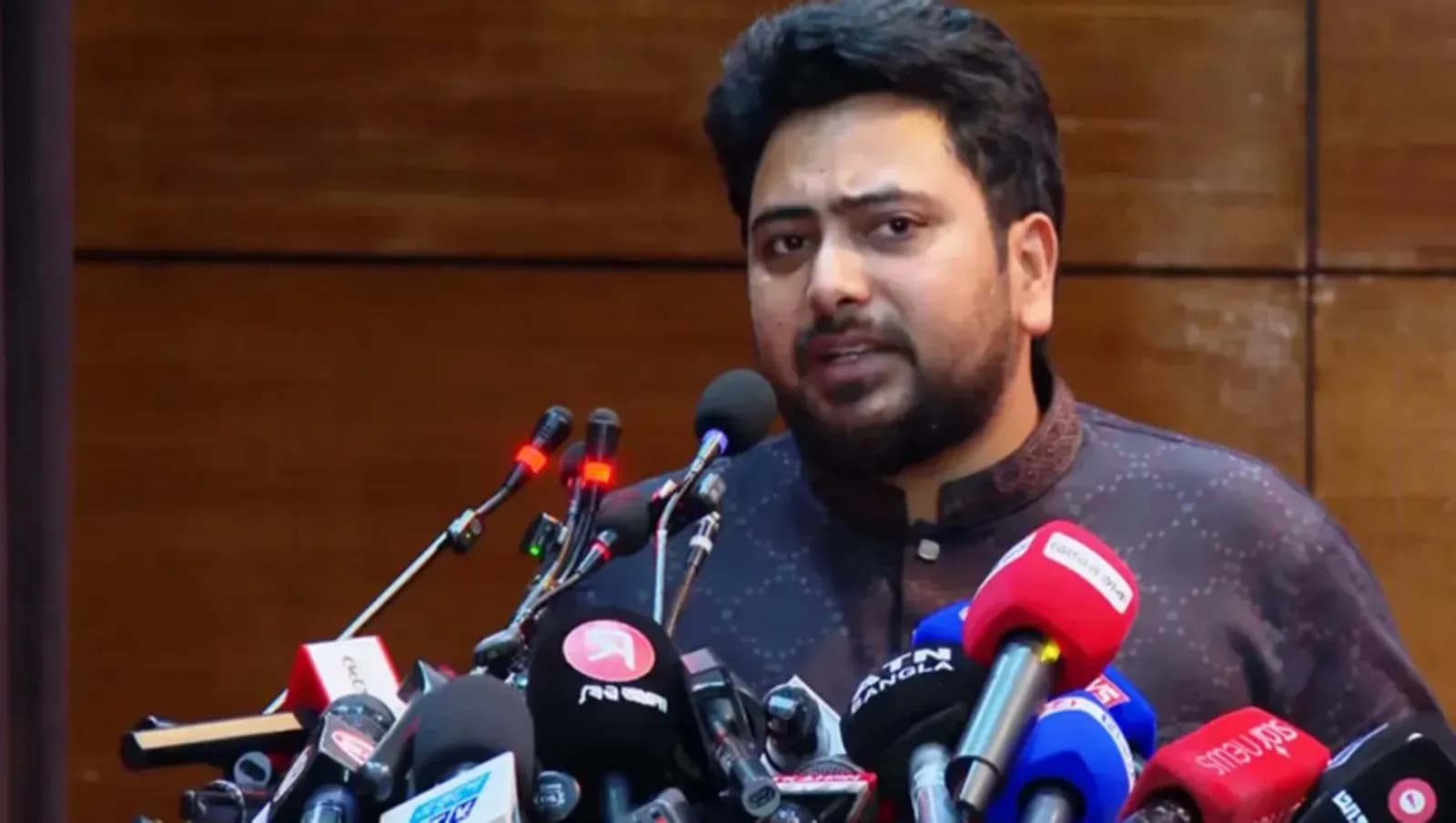 ভারতের আন্দোলনরত তরুণদের পাশে থাকার ঘোষণা নাহিদ ইসলামের