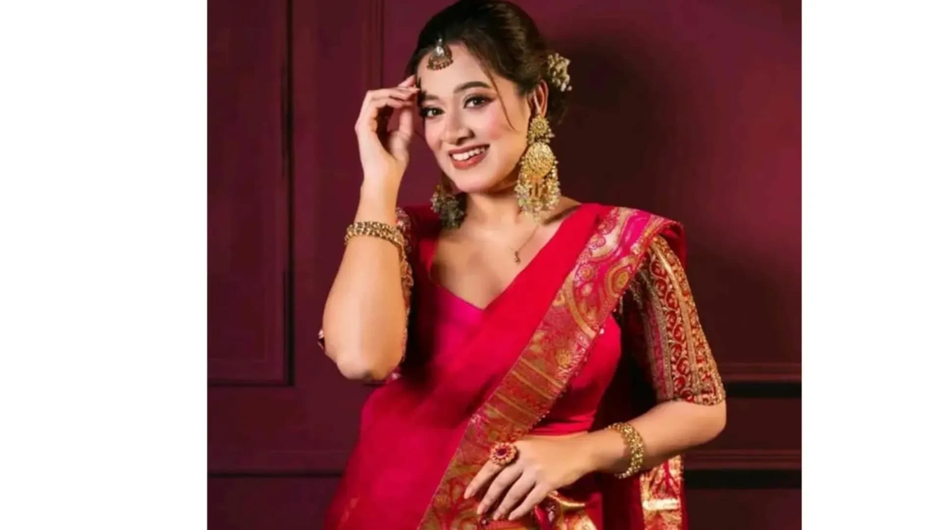 শাড়িতে মুগ্ধতা ছড়ালেন চিত্রনায়িকা দীঘি