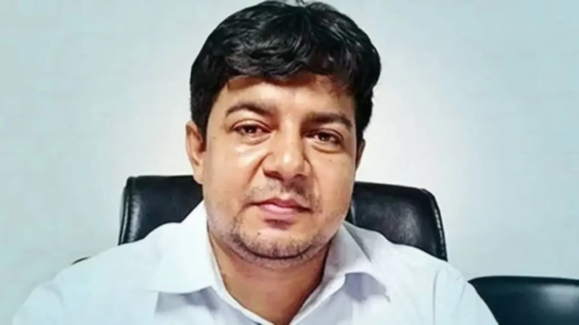 'আমি আসলে জানতাম না, কোন হাতে ছুরি আর কোন হাতে কাটা চামচ নিতে হয়'