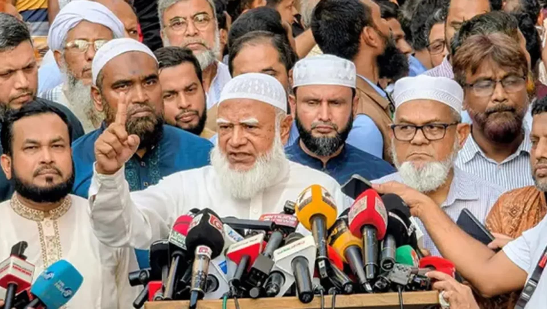 রাড্ডায় স্বাস্থ্যকেন্দ্র পুনঃপ্রতিষ্ঠায় জামায়াতের ৫০ লাখ টাকা অনুদান