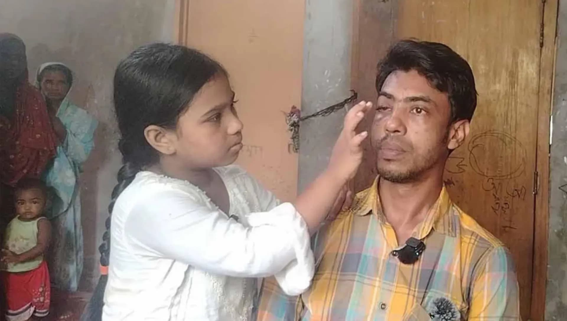 বাবাকে খুঁটিতে বেঁধে নির্যাতন, মেয়ের কান্নায় বদলে গেল অনিকের জীবন